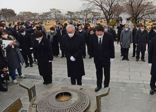 현충원 참배하는 윤석열