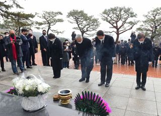 윤석열, 대한독립군 무명용사 위령탑 참배