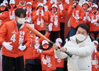 [현장] '부산 출신' 강조한 안철수…시민은 "단일화 다시 안되나"