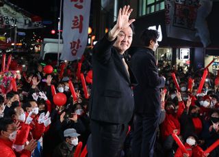 경북 영주 유세에서 인사하는 윤석열