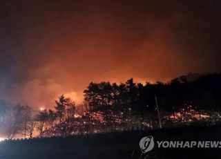 울진삼척 산불, 밤샘 진화작업…헬기 40여대 투입 예정