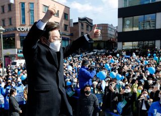 용인 찾아 지지 호소하는 이재명