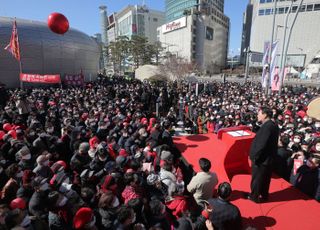 동대문 DDP 앞 가득메운 윤석열 유세