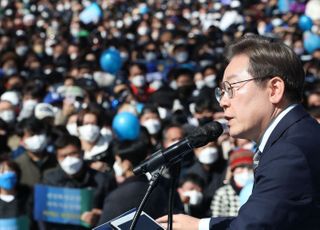 [현장] 이재명, 도봉산 입구서 "文정부 부동산 문제, 반드시 해결"