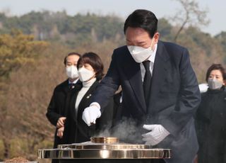 윤석열 대통령 당선인, 현충원 참배