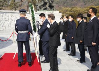 윤석열 당선인, 현충원 참배