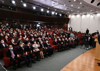 해단식에서 인사하는 윤석열 당선인