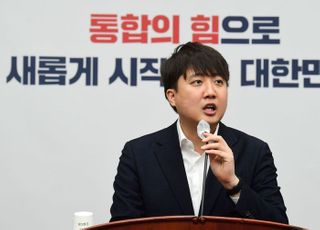 선거 이겼는데 권위는 '흔들'…이준석, 당직개편으로 책임론 차단 시동