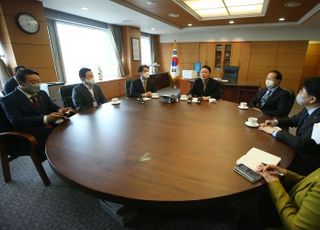 윤석열 당선인, 당선인 집무실에서 인수위원회 차담회