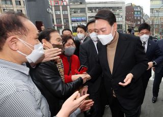 윤석열 당선인 첫 민생행보, 남대문시장 방문