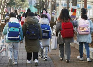 교육부 "5~11세 고위험군, 백신 접종 권고…그 외 자율 접종"