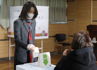 '김건희 내사 보고서' 유출 경찰관 "공익 제보" 주장…檢 징역 1년 구형