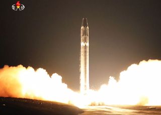북한 매체들, ICBM 추정미사일 발사 실패 '침묵'