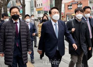 尹, 인수위 현판식 참석 후 첫 회의 주재…이준석·김기현과 오찬