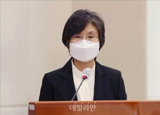 서울경찰청 '사전투표 부실관리' 노정희 선관위원장 수사