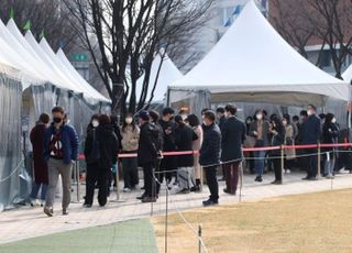 "한국, 방역 엄격하더니 확진자 폭증에 집단적 무관심"