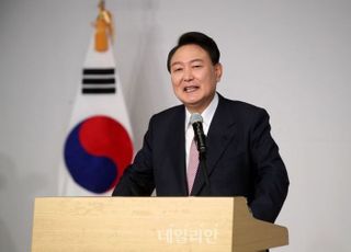 [속보] 윤석열 "청와대 집무실 용산 국방부 청사로 이전"