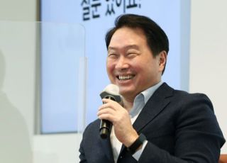 최태원, SK이노 울산공장 찾아 "에너지-환경 통합 사업모델 만들어야"