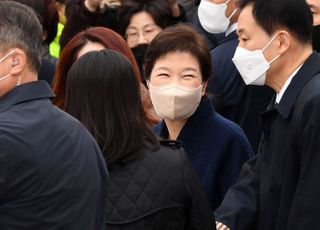 [속보] 박근혜 전 대통령 퇴원…"국민 염려 덕분에 건강 회복"