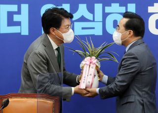 박홍근 예방한 장제원 "尹, 식사자리 모시겠다고 해"