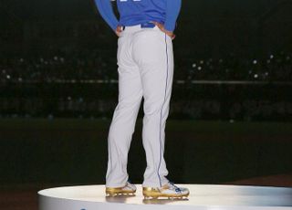 [KBO 40주년] 장종훈 밀어낼 끝판왕 등장 ‘최고 1루수는?’