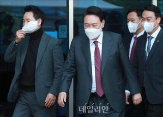 윤석열 정부, 시작부터 진퇴양난 겪지 않으려면 [최현욱의 저격]