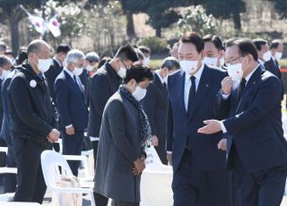 제주 4.3희생자 추념식 입장하는 윤석열 당선인-김부겸 국무총리