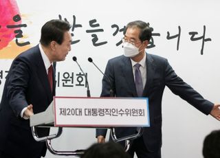 윤석열 당선인과 한덕수 국무총리 지명자의 대화