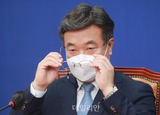 윤호중 "점령군 행세"…인수위 "언행 상식 벗어났다"