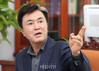 충남지사 출마 고심하는 김태흠 "원내대표 출마 접는다"