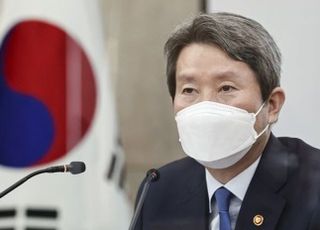 이인영 "北, 핵·미사일 선택 불행한 일…대화의 장 나와야"