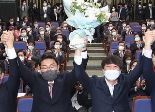 권성동, 윤핵관에서 국민의힘 새 원내대표로 선출 !