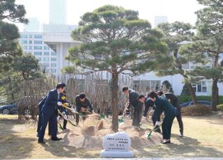 박병석 국회의장, 국회박물관 개관식 기념식수