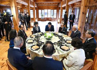 윤석열 당선인, '경청식탁, 지혜를 구합니다'