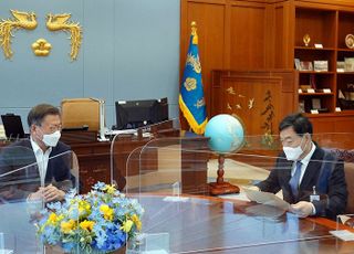 김오수 면담한 문대통령, '검수완박' 찬반 표명 없이 중재만