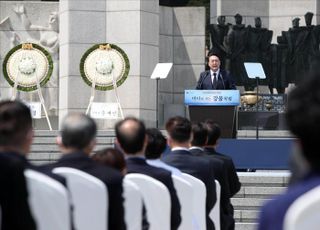 4.19혁명 기념식에서 기념사하는 윤석열 대통령 당선인