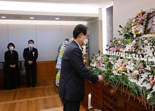 안철수 위원장 부친 빈소 찾은 한덕수 국무총리 후보자