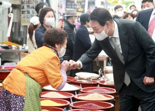 마산어시장 방문한 윤석열 대통령 당선인