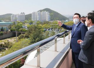 센텀2지구 도시첨단산단 부지 둘러보는 윤석열 당선인