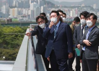 센텀2지구 도시첨단산업단지 부지 점검하는 윤석열 당선인