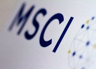 떠나는 외국인, MSCI 편입주는 매집…현대重·KT, 주가 '훨훨'