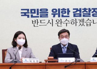 윤호중 "잉크 마르기도 전에…합의 파기 즉시 검찰개혁법 통과"