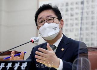 박범계 "김오수 사표, 오늘 청와대 보낼 것"…고검장은 "검토는 하겠다" 