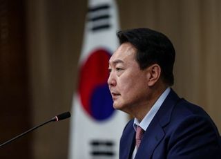 [데일리안 오늘뉴스 종합] "오지 마라"…文대통령 양산 사저 앞에서 보수단체 집회, 尹, '2실 5수석' 내일 대통령실 인선 발표할 듯, '계곡살인' 이은해·조현수 조력자 2명 구속여부 오늘 결정