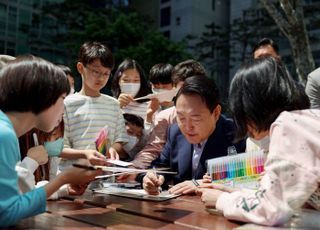 윤석열 당선인, 어린이날 맞아 어린이들과 함께