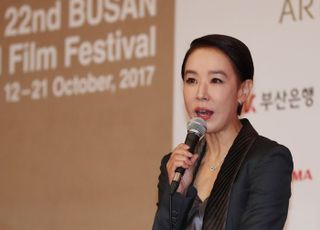 강수연 측 "뇌출혈 진단, 수술 여부는 경과 지켜봐야"