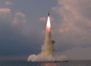 [속보] 교도 통신 "北 SLBM 추정 탄도미사일 비행고도 50㎞, 비거리 600㎞"