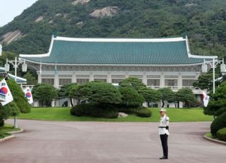 청와대 개방에 서울 도심순환버스 신설...지하철도 증차