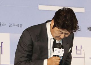 고 강수연 추모하는 송강호