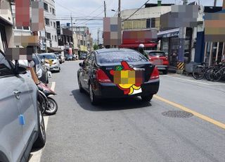 "중앙선에 주차하고 온 가족이 짜장면 먹으러 가길래…'참교육' 해줬습니다"